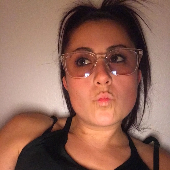 Meet your Posher, Tabatha - Picture 2 of 8